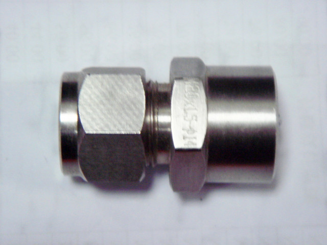 卡(ka)套式壓力表直通(tong)接頭