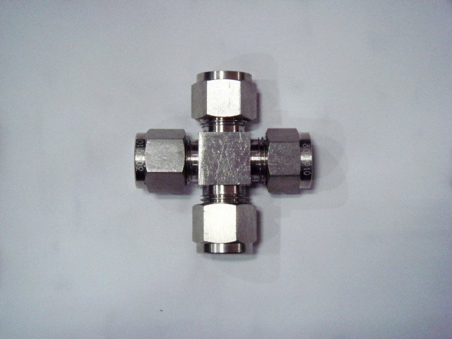 卡套四通接頭(tou)