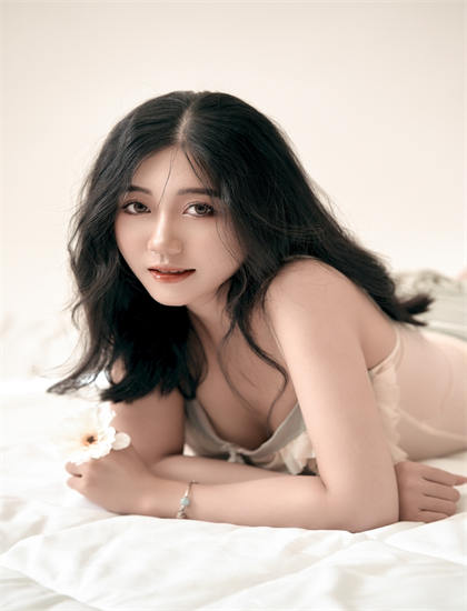 《戏里戏外 第四季》不同导演版本比较：艺术风格差异分析